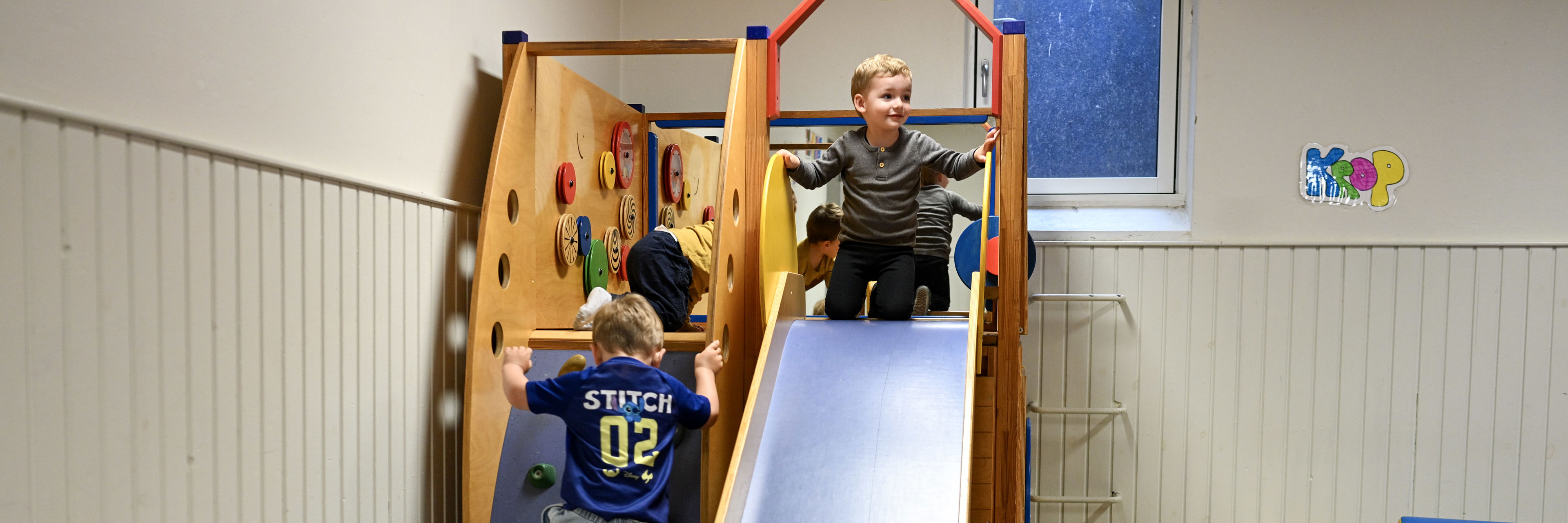 Barn for enden af rutsjebane